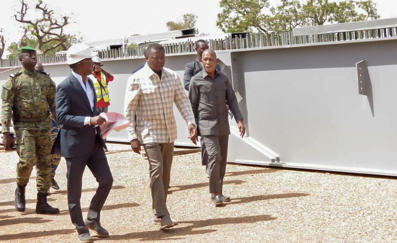 Construction du pont moderne  sur la rivière Kéran: le Président du Conseil fait une descente inopinée sur le chantier
